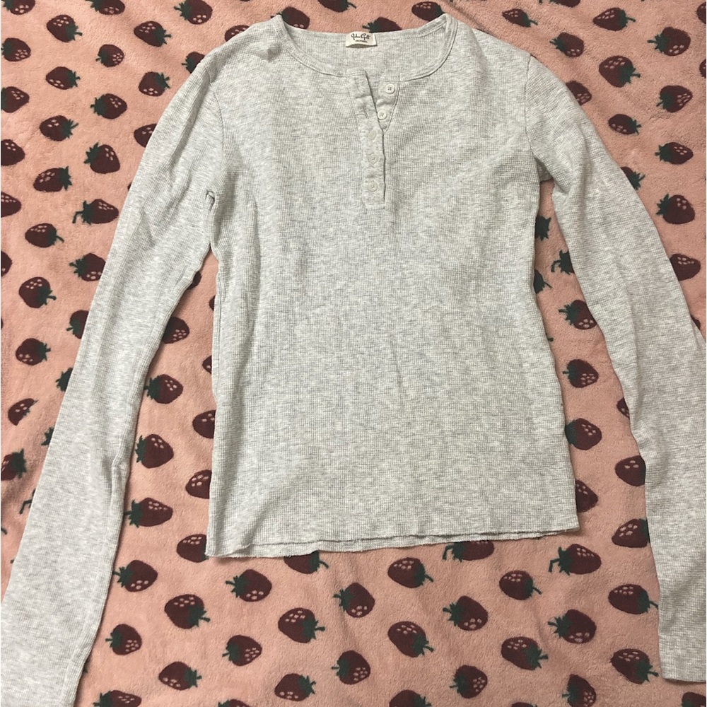 NWOT | John Galt/ Brandy Melville long sleeve Henley LIGHT GRAY